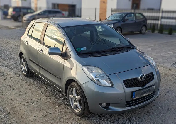 toyota Toyota Yaris cena 11900 przebieg: 180387, rok produkcji 2008 z Łochów